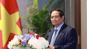 范明正总理在会上发表讲话。（图片来源：越通社）