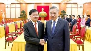 越共中央总书记苏林会见老挝人民革命党中央总书记、国家主席通伦·西苏里。