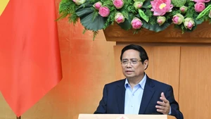 越南政府总理范明正在会上发表讲话。（陈海 摄）