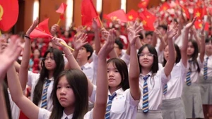 越南近2600万名学生迎来新学年。（图片来源：《人民报》）