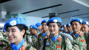越南四号工兵队启程前往联合国阿卜耶伊临时安全部队特派团执行维和任务。（图片来源：越通社）