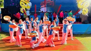 胡志明市胜三迎翁节上的精彩艺术节目。