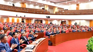 党和国家领导以及各位代表出席会议。