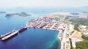 现代越南造船责任有限公司全景——这是正在庆和省运营高效的外商投资企业之一。