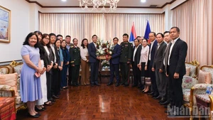 越南驻泰国大使馆祝贺老挝国庆50周年。