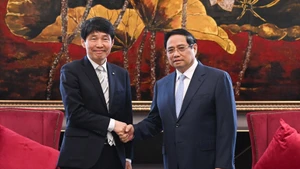 范明正总理与日本群马县知事山本一太。