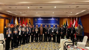 参加2025年东盟老兵联合会第24届大会的越南代表团。