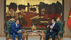 越南政府总理范明正会见所罗门群岛外交和外贸部长。