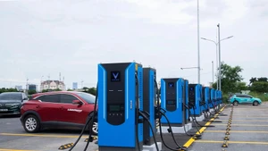 V-Green公司投资10万亿越盾用于建设99坐超级电动站。