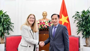 越南外交部长黎怀忠会见瑞士联邦经济和教研部国务秘书布德里格。