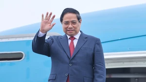 政府总理范明正回到河内，圆满结束对俄罗斯联邦的正式访问之行。（图片来源：VGP）