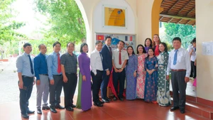 周文廉高中达到法国教育质量认证标准的学校。