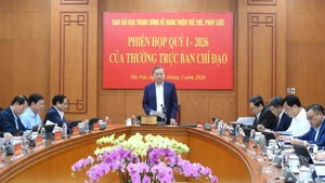 苏林总书记主持召开越共中央完善法律制度指导委员会会议。