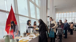 越南咖啡店深受联合国总部国际友人的喜爱。（图片来源：越通社）