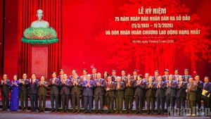 《人民报》社历代新闻工作者欢聚一堂 共庆节日