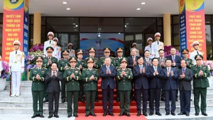 越共中央总书记苏林赴军事技术学院调研【组图】