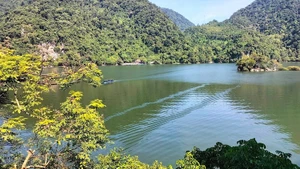 巴贝湖景区一角。