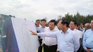 裴青山副总理视察宁顺一号和二号核电站项目的规划建设工作。（图片来源：青年报）