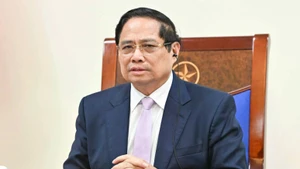 越南政府总理范明正与马来西亚总理安瓦尔·易卜拉欣通电话。