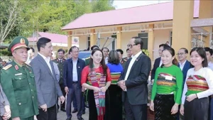 越南国会副主席陈光方实地检查清化省浦良乡第十六届国会代表和2026-2031年任期各级人民议会代表选举的准备工作。