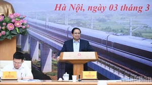 范明正总理主持会议并发表指导性讲话。