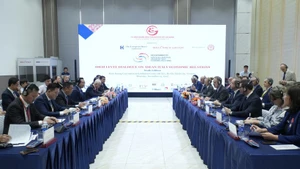 双方会见现场。（图片来源：越通社）