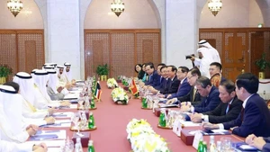 越南政府总理范明正与科威特首相谢赫·艾哈迈德·阿卜杜拉·艾哈迈德·萨巴赫举行会谈。（图片来源：政府门户网站）