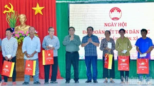 范明正总理出席嘉莱省民族大团结日活动。（图片来源：越通社）