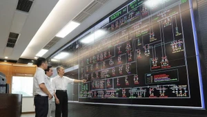 胡志明市电力系统调度中心应用信息技术来进行电网管理与运行。（图片来源：越通社）