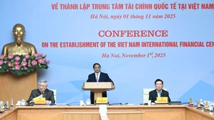 范明正总理主持会议。