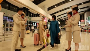  太阳富国航空公司执行的首条飞往富国岛航线成功首航。