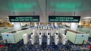 扩建后的内排T2航站楼设有自动化入境通道。