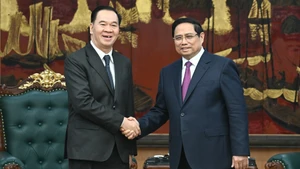 范明正总理会见老挝教育体育部长通沙立·芒诺梅【组图】