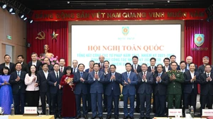 越南政府总理范明正出席司法工作总结和任务部署会议【组图】