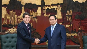 越南政府总理范明正会见古巴拉丁美洲通讯社社长。