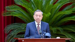 越共中央总书记苏林致闭幕词。