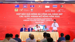 2025年东盟国家公安警察足球锦标赛为执法力量打造有意义的体育平台。（图片来源：越通社）