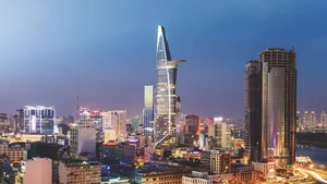 附图：胡志明市努力推动年底经济增长。