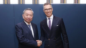 越共中央总书记、越南国家主席苏林于2024年9月24日会见芬兰总统亚历山大·斯图布。（图片来源：越通社）