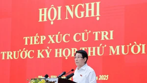 国家主席梁强发表讲话。