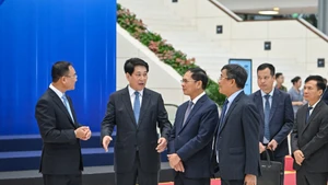 越南国家主席梁强视察《河内公约》开放签署仪式总彩排。