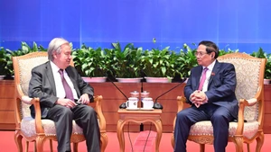 越南政府总理范明正会见联合国秘书长安东尼奥·古特雷斯。