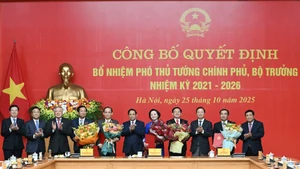 政府总理颁发任命2021-2026年任期副总理和部长的决定书。