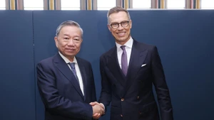 推动越南与芬兰关系更加深刻与全面发展