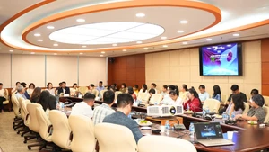 河内市中小型企业协会同ONE-VALUE有限公司联合举行的研讨会。