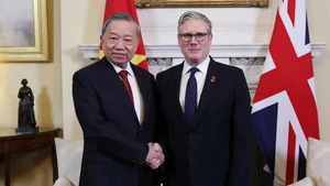 越共中央总书记苏林与英国首相基尔·斯塔默举行会谈。(图片来源:越通社)