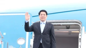 越南国家主席梁强启程赴韩国出席2025年APEC会议周。