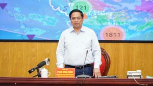 范明正总理在会上发表讲话。
