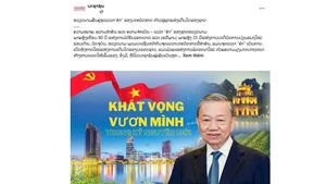老挝人民革命党中央机关报《人民报》（Pasaxon）电子版于6月3日刊登标题为“越南正处于迈入国家奋发图强的新纪元的历史“黄金”时刻 ”的文章。(图片来源：越通社）