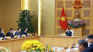 政府总理范明正会见中国驻越南特命全权大使何炜。（图片来源：政府网）